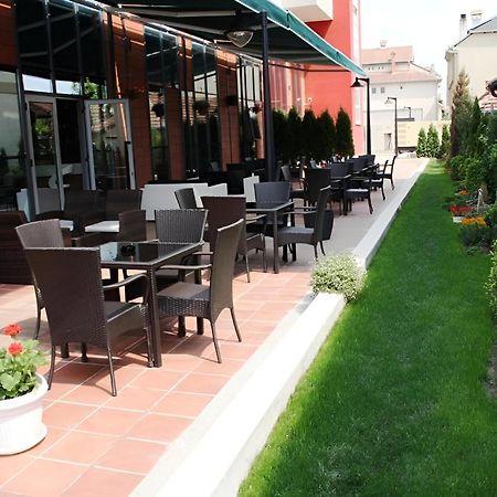 Hotel Nartel Priştine Restoran fotoğraf