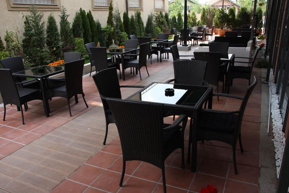 Hotel Nartel Priştine Dış mekan fotoğraf