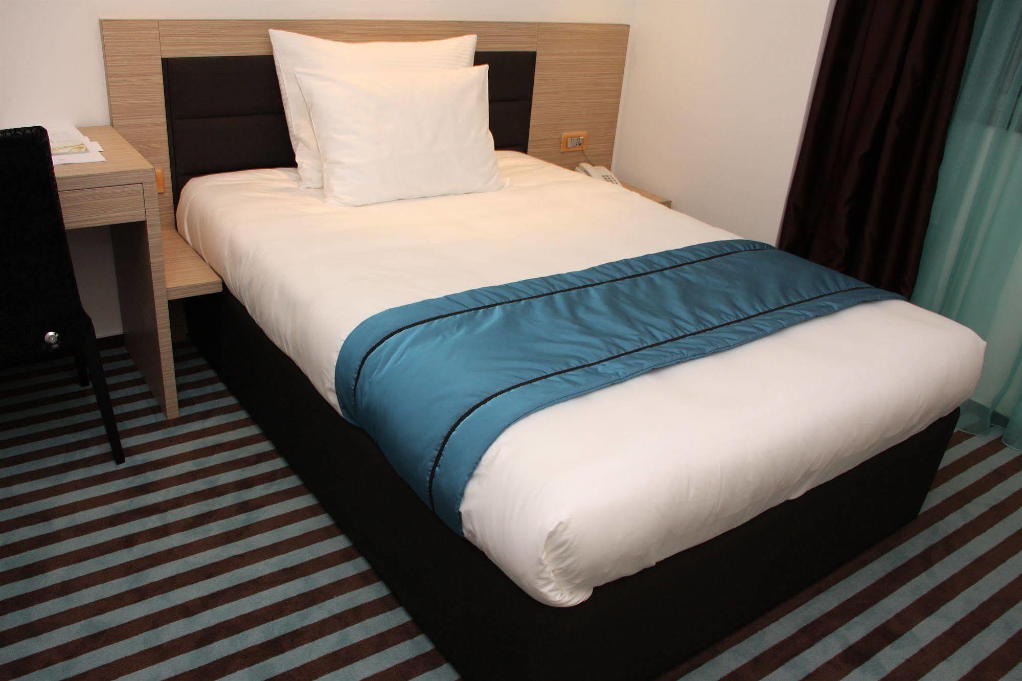 Hotel Nartel Priştine Dış mekan fotoğraf